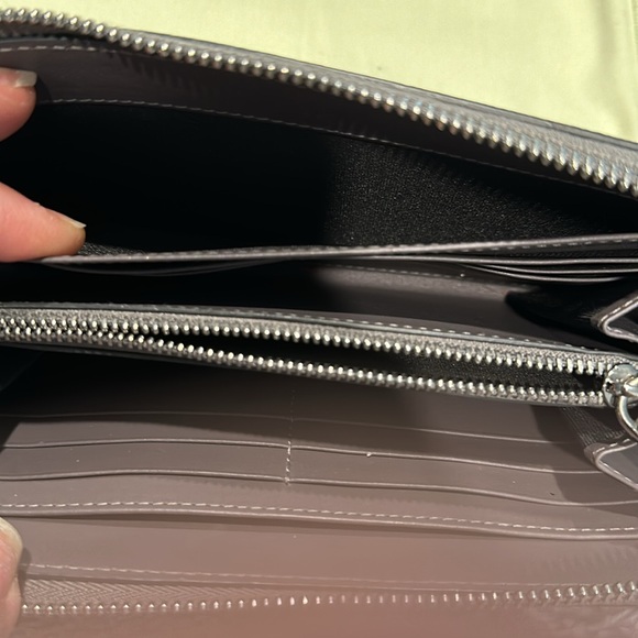 Burberry LG Zig Branded Wallet, w/5 pockets & 12 card slots - Picture 5 of 8